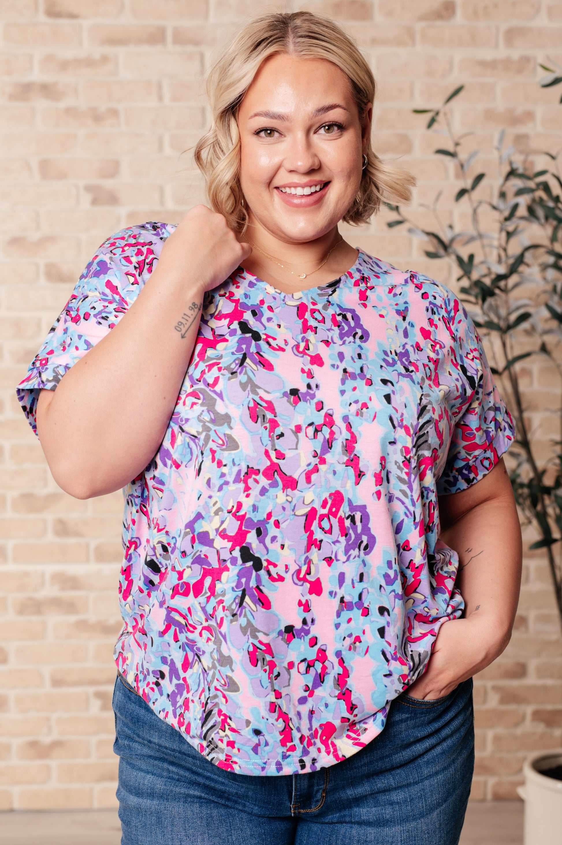 Stellar Situation V-Neck Top-Tops-Modish Lily, Tecumseh Michigan