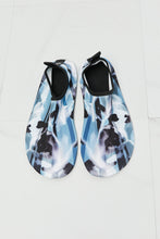 Load image into Gallery viewer, MMshoes On The Shore Water Shoes in Multi-Modish Lily, Tecumseh Michigan
